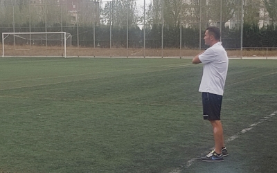 Jesus Rueda 'Betis' donant ordres des de la banda